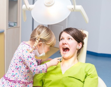 Как подготовить ребенка к первому визиту к стоматологу